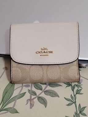 Coach Small Two-Tone Beige and Cream Wallet